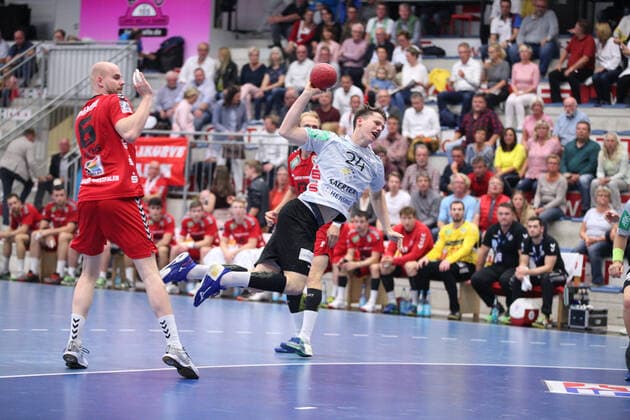 Sven Wesseling TV Emsdetten 24 past Markus Fuchs ASV Hamm Westfalen 6 left and Stefan Lex ASV Hamm Westfalen 13 back GER, Handball, 2 Bundesliga, ASV Hamm Westfalen vs. TV Emsdetten, 20 09 2019 Hamm Copyright: xEIBNER JanxStrohdiekx EP_JSK