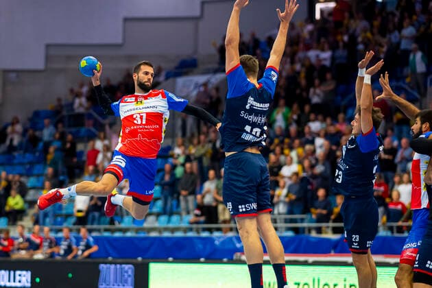 Bietigheim, Germany 25 August 2019 2 BL 19 20 SG BBM Bietigheim vs ThSV Eisenach v li Andrej Obranovic Eisenach , Vetle Ronningen SG BBM Bietigheim , Jan Asmuth SG BBM Bietigheim Bietigheim Egetrans Arena Baden Württemberg Germany