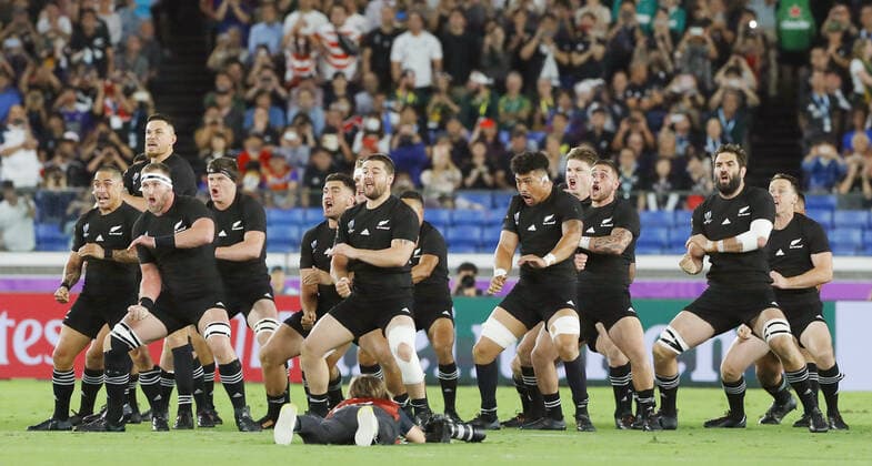Bilder des Jahres 2019, Sport 09 September Sport Themen der Woche KW38 Sport Bilder des Tages Rugby World Cup in Japan: New Zealand v South Africa New Zealand players perform a Maori haka ceremonial dance ahead of a Rugby World Cup Pool B match against South Africa on Sept. 21, 2019, in Yokohama, eastern Japan. 
