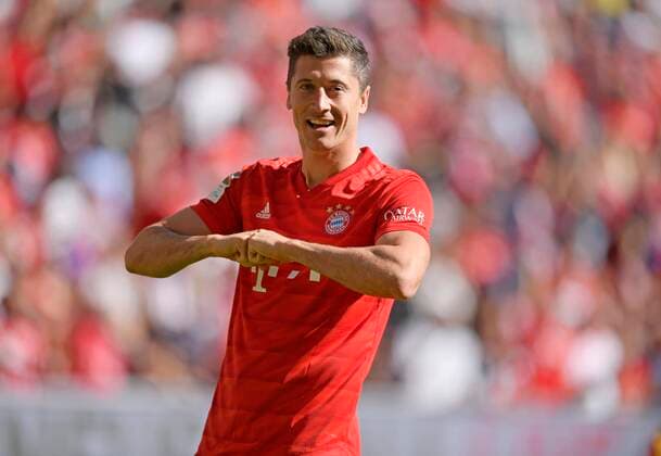 21.09.2019, Fussball 1. Bundesliga 2019 2020, 5.Spieltag, FC Bayern München - 1.FC Köln, in der Allianzarena München. Torjubel Robert Lewandowski (FC Bayern München). ***DFL and DFB regulations prohibit any use of photographs as image sequences and or quasi-video.*** *** 21 09 2019, Football 1 Bundesliga 2019 2020, 5 Matchday, FC Bayern München 1 FC Köln, in the Allianzarena München Goal celebration Robert Lewandowski FC Bayern München DFL and DFB regulations prohibit any use of photographs as image sequences and or quasi video