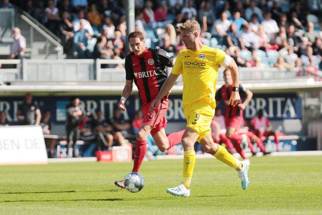 SV Wehen Wiesbaden DSC Arminia Bielefeld,21 09 2019,GER, im Roecker Benedikt, SV Wehen Wiesbaden, 5 ,Klos Fabian, Armenia Bielefeld, 9 , , Scherbaum Eibner Pressefoto Fussball, 2 BL, 7 Spieltag, Saison 2019 20, SV Wehen Wiesbaden, DSC Arminia Bielefeld Wiesbaden Copyright: xEIBNER UlixScherbaumx EP_USM