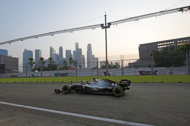 (190921) -- SINGAPORE, Sept. 21, 2019 (Xinhua) -- British driver Lewis Hamilton of Mercedes drives during the third practice session of the Formula One Singapore Grand Prix held at the Marina Bay Street Circuit in Singapore, on Sept. 21, 2019. (Xinhua Then Chih Wey) (SP)SINGAPORE-F1-GRAND PRIX-PRACTICE SESSION 