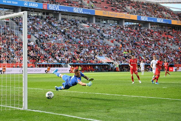 Leverkusen, Bayarena, 21.09.19, 1.Bundesliga - 5.Spieltag: Bayer 04 Leverkusen - 1.FC Union Berlin Lucas Alario (Leverkusen, nicht im Bild) macht das Tor zum 0:2. Torwart Rafal Gikiewicz (Union) schaut hinterher 1.Bundesliga - 5.Spieltag: Bayer 04 Leverkusen - 1.FC Union Berlin Leverkusen *** Leverkusen, Bayarena, 21 09 19, 1 Bundesliga 5 Matchday Bayer 04 Leverkusen 1 FC Union Berlin Lucas Alario Leverkusen, not in the picture makes the goal to the 0 2 Goalkeeper Rafal Gikiewicz Union looks afterwards 1 Bundesliga 5 Matchday Bayer 04 Leverkusen 1 FC Union Berlin Leverkusen Copyright: xEIBNER eerx EP_eer