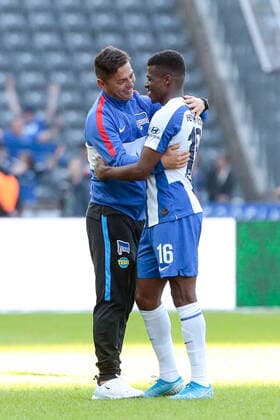 21 09 2019, xtgx, Fussball 1 Bundesliga, Hertha BSC Berlin SC Paderborn 07 emspor, v l Ante Covic Hertha, Trainer , Javairo Dilrosun Hertha Jubel über den Sieg, Jubel nach Spielende DFL DFB REGULATIONS PROHIBIT ANY USE OF PHOTOGRAPHS as IMAGE SEQUENCES and or QUASI VIDEO Berlin