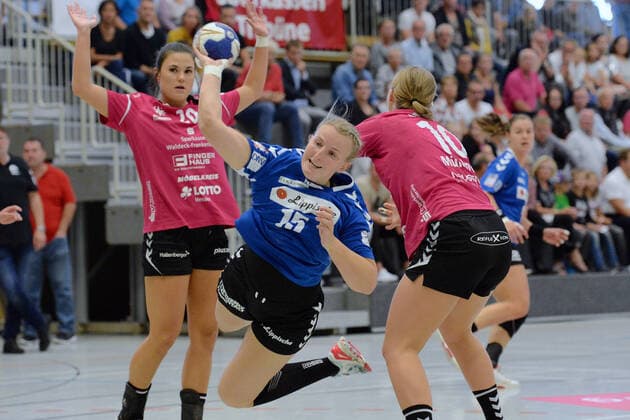 Celine Michielsen HSG Blomberg Lippe at litter Maxime Struijs HSG Bad Wildungen Vipers L , Maxi Muehlner HSG Bad Wildungen Vipers R ,GER, HSG Bad Wildungen Vipers HSG Blomberg Lippe, Handball, 1 Bundesliga Women, 21 09 2019, GER, HSG Bad Wildungen Vipers HSG Blomberg Lippe, Handball, 1 Liga Women, 21 09 2019 Bad Wildungen Copyright: xEIBNER RolandxSippelx EP_RSL
