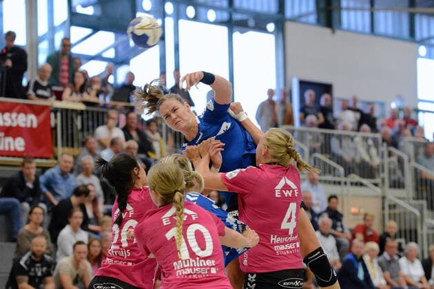 Tessa van Zijl HSG Blomberg Lippe at litter Maxime Struijs HSG Bad Wildungen Vipers , Maxi Muehlner HSG Bad Wildungen Vipers , Sabine Heusdens HSG Bad Wildungen Vipers L R in block ,GER, HSG Bad Wildungen Vipers HSG Blomberg Lippe, Handball, 1 Bundesliga women, 21 09 2019, GER, HSG Bad Wildungen Vipers HSG Blomberg Lippe, Handball, 1 Liga women, 21 09 2019 Bad Wildungen Copyright: xEIBNER RolandxSippelx EP_RSL