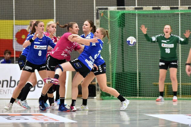 Maria Ines Da Silva Pereira HSG Bad Wildungen Vipers M plays the ball Laura R ffieux HSG Blomberg Lippe R , Tessa van Zijl HSG Blomberg Lippe L , Merle Heidergott HSG Blomberg Lippe rear , Melanie Veith goalkeeper HSG Blomberg Lippe R, back ,GER, HSG Bad Wildungen Vipers HSG Blomberg Lippe, Handball, 1 Bundesliga Women, 21 09 2019, GER, HSG Bad Wildungen Vipers HSG Blomberg Lippe, Handball, 1 Liga Women, 21 09 2019 Bad Wildungen Copyright: xEIBNER RolandxSippelx EP_RSL