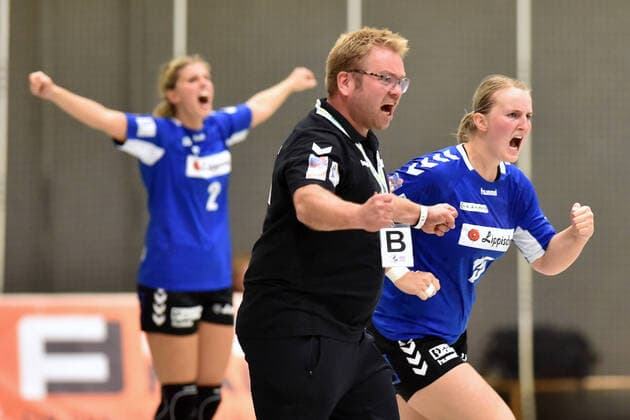 Jubel, Freude nach dem Sieg Steffen Birkner Trainer HSG Blomberg Lippe vorne , Laura R ffieux R und Kira Schnack ,GER, HSG Bad Wildungen Vipers HSG Blomberg Lippe, Handball, 1 Bundesliga Frauen, 21 09 2019, GER, HSG Bad Wildungen Vipers HSG Blomberg Lippe, Handball, 1 Liga Frauen, 21 09 2019 Bad Wildungen, GER, HSG Bad Wildungen Vipers HSG Blomberg Lippe, 1 Liga Frauen, 21 09 2019 Bad Wildungen Copyright: xEIBNER RolandxSippelx EP_RSL