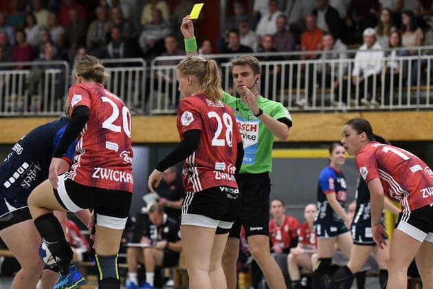 Alisa Pester 28, BSV Sachsen Zwickau sees the yellow card, SG H2KU Herrenberg vs. BSV Sachsen Zwickau, 2 Handball Bundesliga women, 3 matchday, season 19 20, 121 09 2019, SG H2KU Herrenberg vs. BSV Sachsen Zwickau, 2 Handball Bundesliga women, 3 matchday, season 19 20, 121 09 2019 Dettingen an der Erms Copyright: xEIBNER Florian_Schustx ep_fsu