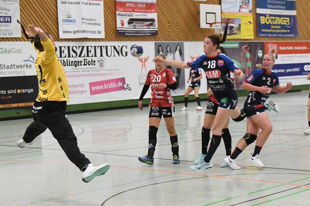 Lea Neubrander 18, SG H2KU Herrenberg in an attack, SG H2KU Herrenberg vs. BSV Sachsen Zwickau, 2 Handball Bundesliga Women, 3 matchdays, season 19 20, 121 09 2019, SG H2KU Herrenberg vs. BSV Sachsen Zwickau, 2 Handball Bundesliga Women, 3 matchdays, season 19 20, 121 09 2019 Dettingen an der Erms Copyright: xEIBNER Florian_Schustx ep_fsu