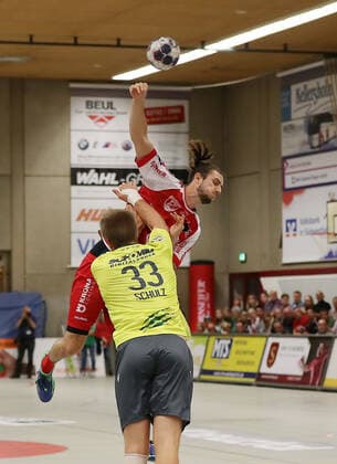 TuS Ferndorf DJK Rimpar Wölfe, 21 09 2019 Patrick Weber TuS Ferndorf overthrows Michael Schulz DJK Rimpar Wölfe , Kreuztal Stählerwiese Germany