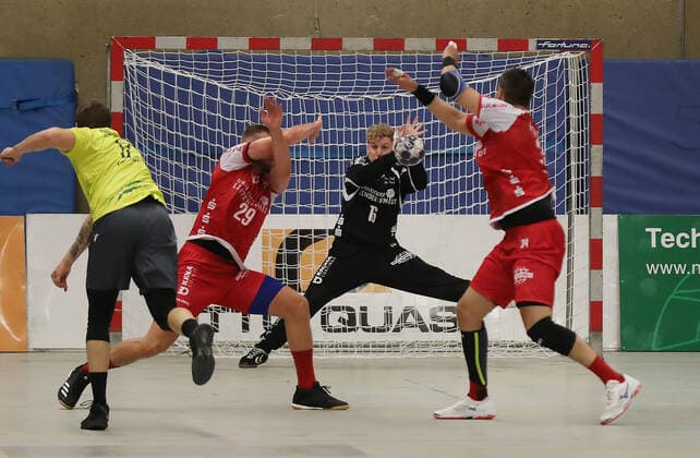 TuS Ferndorf DJK Rimpar Wölfe, 21 09 2019 center goalkeeper Tim Dominik Hottgenroth TuS Ferndorf with one of his parades against Patrick Schmidt DJK Rimpar Wölfe , Andreas Bornemann TuS Ferndorf and Branimir Koloper TuS Ferndorf Kreuztal Stählerwiese Germany