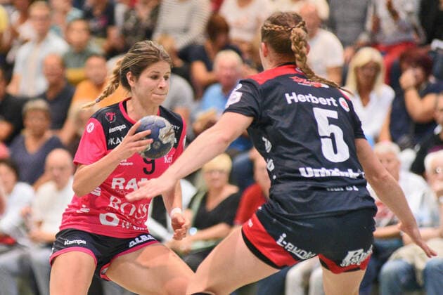 Patricia Kovacs TusSies Metzingen 9 against Isabelle Hurst HSG Bensheim Auerbach 5 TusSies Metzingen, Handball, HBF, Ligaspiel, 21 09 2019, Photo TBaur Eibner TusSies Metzingen vs HSG Bensheim Auerbach Metzingen Copyright: xToBaurx EibnerxPressefotox EP_TB