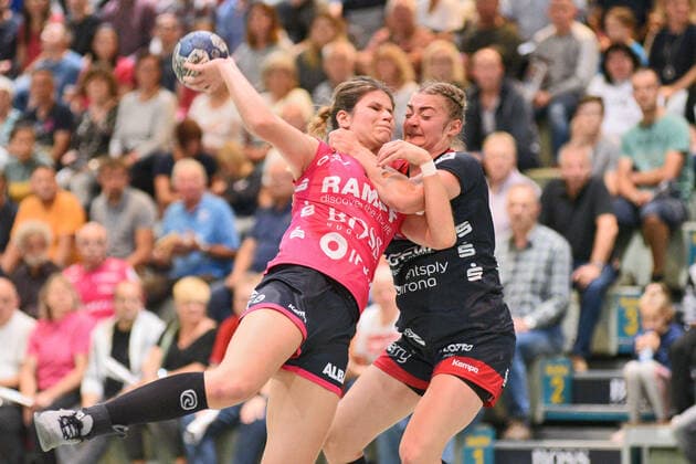 Patricia Kovacs TusSies Metzingen 9 against Isabelle Hurst HSG Bensheim Auerbach 5 TusSies Metzingen, Handball, HBF, Ligaspiel, 21 09 2019, Photo TBaur Eibner TusSies Metzingen vs HSG Bensheim Auerbach Metzingen Copyright: xToBaurx EibnerxPressefotox EP_TB