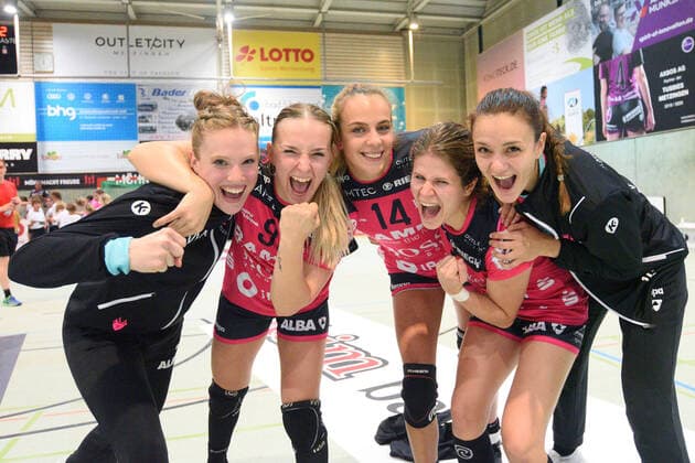 Madita Kohorst TusSies Metzingen 15 in goal , Dorina Korsos TusSies Metzingen 95 , Anika Niederwieser TusSies Metzingen 14 , Patricia Kovacs TusSies Metzingen 9 and Nicole Roth TusSies Metzingen 16 in goal are happy about the home victory TusSies Metzingen, Handball, HBF, league game, 21 09 2019, photo TBaur Eibner TusSies Metzingen vs HSG Bensheim Auerbach Metzingen Copyright: xToBaurx EibnerxPressefotox EP_TB