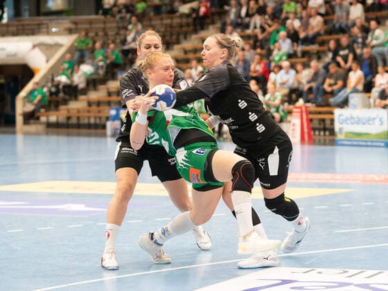 Romy Morf Bachmann Frisch Auf Frauen 18 against Sina Michels Kurpfalz Baeren 03 and Lena Feiniler Kurpfalz Baeren 09 , Frisch Auf Frauen vs. Kurpfalz Baeren, Handball, Frauen, 1 Bundesliga, 21 09 2019 Frisch Auf Frauen vs. Kurpfalz Baeren, Handball, Frauen, 1 Bundesliga, 21 09 2019 Goeppingen Copyright: xEIBNER Michael_Schmidtx EP_MST