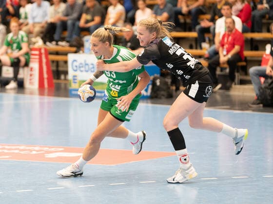 Tina Welter Frisch Auf Frauen 93 against Amelie Moellmann Kurpfalz Baeren 33 b, Frisch Auf Frauen vs. Kurpfalz Baeren, Handball, Frauen, 1 Bundesliga, 21 09 2019 Frisch Auf Frauen vs. Kurpfalz Baeren, Handball, Frauen, 1 Bundesliga, 21 09 2019 Goeppingen Copyright: xEIBNER Michael_Schmidtx EP_MST