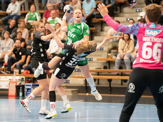 Romy Morf Bachmann Frisch Auf Frauen 18 against Sina Michels Kurpfalz Baeren 03 h and Amelie Moellmann Kurpfalz Baeren 33 b, Frisch Auf Frauen vs. Kurpfalz Baeren, Handball, Frauen, 1 Bundesliga, 21 09 2019 Frisch Auf Frauen vs. Kurpfalz Baeren, Handball, Frauen, 1 Bundesliga, 21 09 2019 Goeppingen Copyright: xEIBNER Michael_Schmidtx EP_MST
