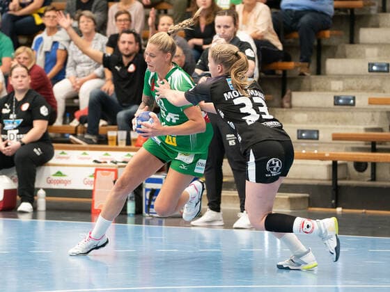 Tina Welter Frisch Auf Frauen 93 vs. Amelie Moellmann Kurpfalz Baeren 33 , Frisch Auf Frauen vs. Kurpfalz Baeren, Handball, Frauen, 1 Bundesliga, 21 09 2019 Frisch Auf Frauen vs. Kurpfalz Baeren, Handball, Frauen, 1 Bundesliga, 21 09 2019 Goeppingen Copyright: xEIBNER Michael_Schmidtx EP_MST