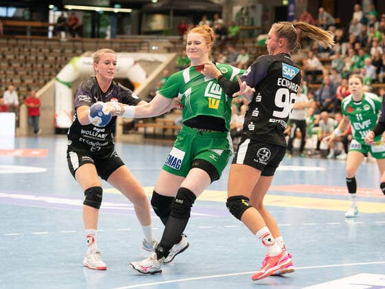 Lina Krhlikar Frisch Auf Frauen 32 vs. Lara Eckhardt Kurpfalz Baeren 96 and Samira Brand Kurpfalz Baeren 17 , Frisch Auf Frauen vs. Kurpfalz Baeren, Handball, Frauen, 1 Bundesliga, 21 09 2019 Frisch Auf Frauen vs. Kurpfalz Baeren, Handball, Frauen, 1 Bundesliga, 21 09 2019 Goeppingen Copyright: xEIBNER Michael_Schmidtx EP_MST