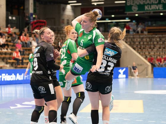Annika Blanke Frisch Auf Frauen 05 vs. Amelie Moellmann Kurpfalz Baeren 33 , Frisch Auf Frauen vs. Kurpfalz Baeren, Handball, Frauen, 1 Bundesliga, 21 09 2019 Frisch Auf Frauen vs. Kurpfalz Baeren, Handball, Frauen, 1 Bundesliga, 21 09 2019 Goeppingen Copyright: xEIBNER Michael_Schmidtx EP_MST