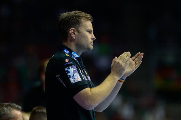 22 09 2019, xtgx, Handball Liqui Moly HBL, SC Magdeburg Rhein Neckar Loewen emspor, v l Kristjan Andresson Rhein Neckar Loewen, coach gives instructions, gesticulated with arms, gesticulate, gives instructions GETEC Arena