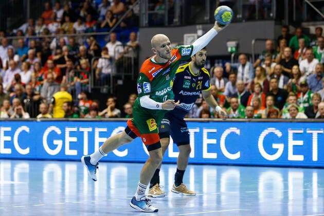 22 09 2019, xtgx, Handball Liqui Moly HBL, SC Magdeburg Rhein Neckar Loewen emspor, v l Tim Hornke Magdeburg, 17 scores goal, scorer, scored goal, scores the goal sevenmeter GETEC Arena