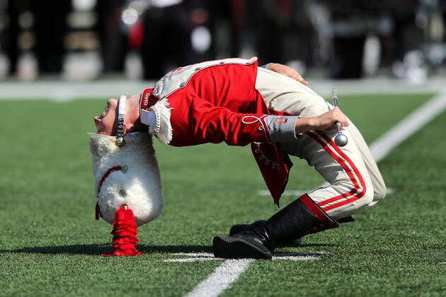 Bilder des Jahres 2019, Sport 09 September Sport Themen der Woche KW38 The Ohio State Buckeyes marching band drum major performs before the Buckeyes game against the Miami Redhawks Saturday, September 21, 2019 in Columbus, Ohio.  COL20192109107 AARONxJOSEFCZYK