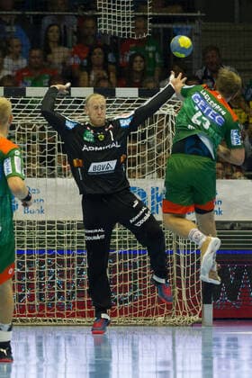 Goalkeeper Mikael Appelgren Loewen M parries a throw from Albin Lagergren SCM r in the game SC Magdeburg SCM Rhein Neckar Loewen RNL , Handball Bundesliga, 22 09 19 GER, Handball, Bundesliga, SC Magdeburg vs. Rhein Neckar Loewen Mannheim, 22 09 2019, Magdeburg Copyright: xEIBNER Eckehard_Schulzx EP_ESZ