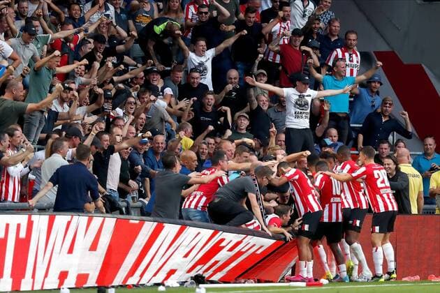 Bilder des Jahres 2019, Sport 09 September Sport Themen der Woche KW38 Sport Bilder des Tages EINDHOVEN, 22-09-2019 Philips Stadium, Dutch Eredivisie Football season 2019 2020 . PSV celebrating the 1-1 by PSV player Donyell Malen during the game PSV - Ajax. PSV - Ajax  x4641797x Copyright: