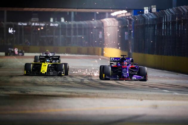 Motorsports: FIA Formula One World Championship, WM, Weltmeisterschaft 2019, Grand Prix of Singapore, 26 Daniil Kvyat (RUS, Red Bull Toro Rosso Honda), 3 Daniel Ricciardo (AUS, Renault F1 Team), Singapore Singapore