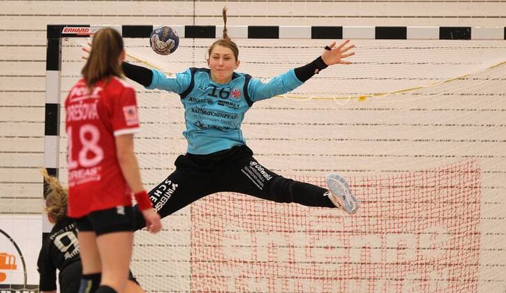 Handball 1 Bundesliga Women THC Borussia Dortmund 22 09 2019, Erfurt, Riethsporthalle, Handball 1 Bundesliga Women, Season 2019 2020, Thüringer Handballclub, THC Borussia Dortmund in picture Goalkeeper Ann Cathrin Giegerich THC in action