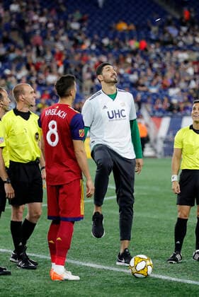 FOXBOROUGH, MA - SEPTEMBER 21: Boston Celtics center Enes Kanter watches the coin flip before a match between the New England Revolution and Real Salt Lake on September 21, 2019, at Gillette Stadium in Foxborough, Massachusetts. (Photo by Fred Kfoury III Icon Sportswire) SOCCER: SEP 21 MLS, Fussball Herren, USA - Real Salt Lake at New England Revolution Icon482190921056