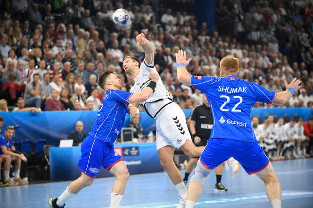 Harald Reinkind THW Kiel between Viachaslav Shumak Brest and Artsiom Selvasiuk Brest , Handball, Men, THW Kiel vs. HC Meshkov Brest, Champions League, 3 Matchday, Group Phase, 25 09 19 Kiel Sparkassen Arena Schleswig Holstein Germany