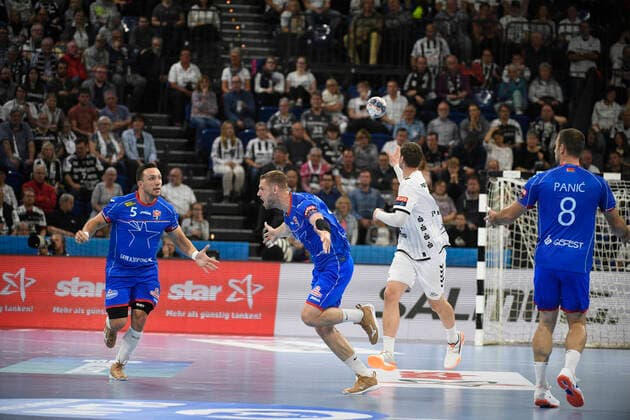 Alexander Shkurinskiy Brest cheers, handball, men, THW Kiel vs. HC Meshkov Brest, Champions League, 3 matchday, group stage, 25 09 19 Kiel Sparkassen Arena Schleswig Holstein Germany