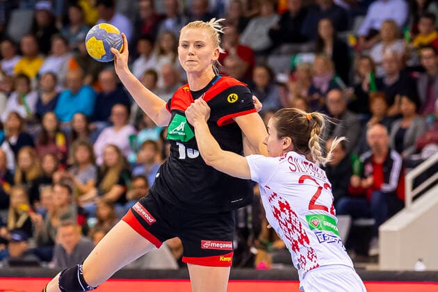 Coburg, Germany 25 September 2019 EHF Women EM Qualification Germany vs Belarus v left in duel Kim Naidzinavicius Germany Bietigheim and Katsiaryna Silitskaya Belarus Coburg HUK Coburg Arena Bayern Germany