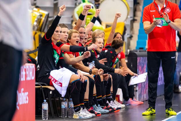 Coburg, Germany 25 September 2019 EHF Women EM Qualification Germany vs Belarus vs Julia Behnke Germany Rostov Don , Alina Grijseels Germany Dortmund , Co Coach Heike Horstmann Germany Jubel Freude Emotion Coburg HUK Coburg Arena Bayern Deutschland