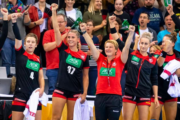 Coburg, Germany 25 September 2019 EHF Women EM Qualification Germany vs Belarus v li Alina Grijseels Germany Dortmund , Alicia Stolle Germany Thueringer HC , Co Coach Heike Horstmann Germany , Mia Zschocke Germany Leverkusen Jubel Freude Emotion Coburg HUK Coburg Arena Bayern Deutschland