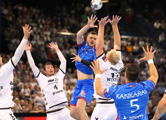 Photo goalscoring Alexsander Shkurinskiy against Duvnjak and Wiencek Kiel Handball Men Champions League at Mi 25 09 2019 THW Kiel HC Meshkov Brest