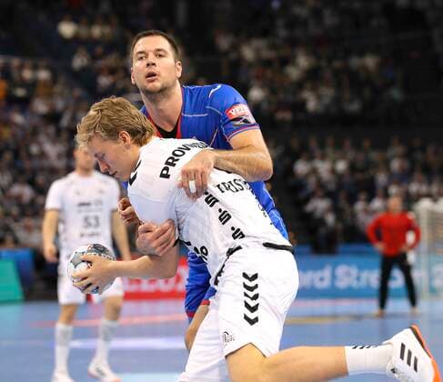 Photo Gisli Kristjansson Kiel throws against Marko Panic , blue Handball Men Champions League at Mi 25 09 2019 THW Kiel HC Meshkov Brest 31 23
