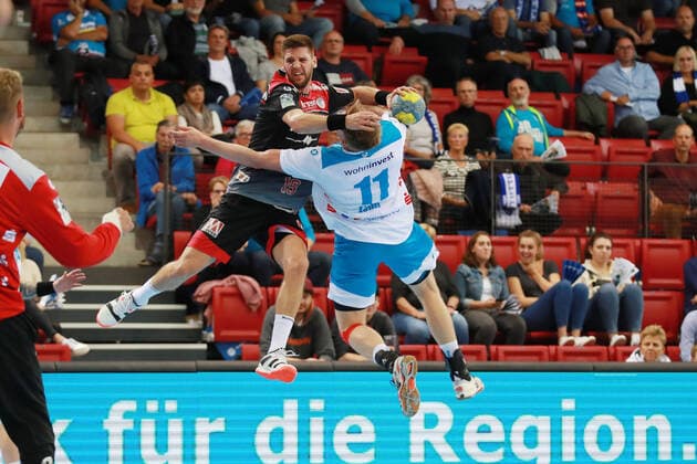Airfight of Sime Ivic HC Erlangen against Adam Loenn TVB 1898 Stuttgart TVB 1898 Stuttgart HC Erlangen, DHB Cup, 1 8 Final on 25 09 2019 Stuttgart Copyright: xEIBNER Benjamin_Laux EP_BLU