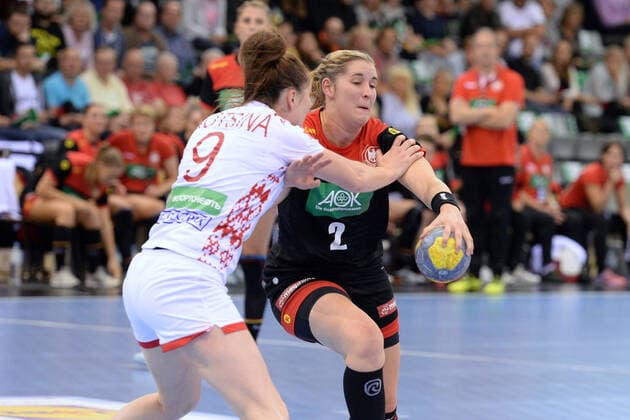 Marlene Zapf Germany, TuS Metzingen on the ball and Nataliya Kotsina Belarus, Gomel BLR ,GER, Germany Belarus, Belarus Handball, Womens international, Woman Qualifiers EHF EURO 2020, 25 09 2019, ,GER, Germany Belarus Handball, Womens international, 25 09 2019 Coburg Copyright: xEIBNER RolandxSippelx EP_RSL