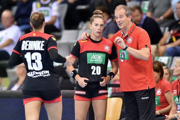 Henk Groener national coach, headcoach, coach women handball national team R and Emily Boelk Germany, Thuringia HC , Julia Behnke Germany, Rostov Don RUS L ,GER, Germany Belarus, Belarus handball, womens international, Woman Qualifiers EHF EURO 2020, 25 09 2019, ,GER, Germany Belarus handball, womens international, 25 09 2019 Coburg Copyright: xEIBNER RolandxSippelx EP_RSL