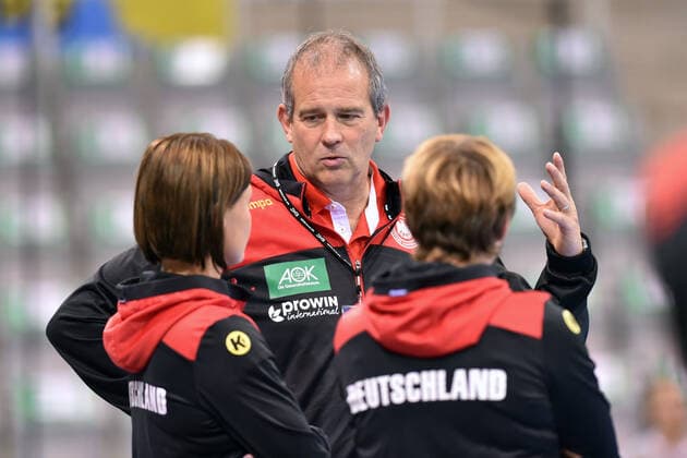 Henk Groener national coach, head coach, coach women handball national team and Debbi Klijn L ,GER, Germany Belarus, Belarus handball, international womens game, Woman Qualifiers EHF EURO 2020, 25 09 2019, ,GER, Germany Belarus handball, international womens game, 25 09 2019 Coburg Copyright: xEIBNER RolandxSippelx EP_RSL