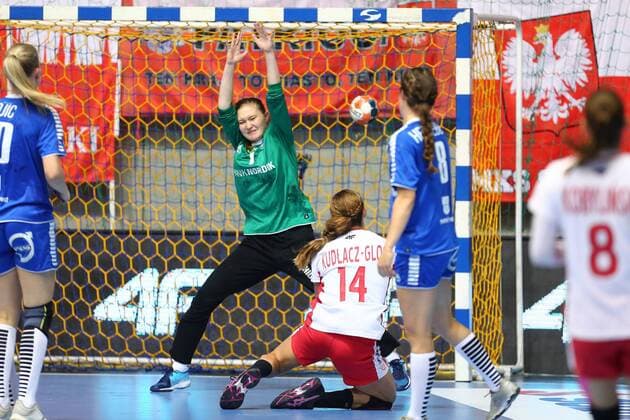 Handball, Damen, EM Qualifikation, Polen - Färöer 2019.09.25 Kwidzyn Pilka reczna Mecz Kwalifikacyjny Mistrzostw Europy w Pilce Recznej Kobiet 2020 Polska - Wyspy Owcze N z Annika Fridheim Petersen Karolina Kudlacz Gloc Foto Piotr Matusewicz PressFocus 2019.09.25 Kwidzyn Women handball EHF Euro 2020 Poland - Faroe Islands Annika Fridheim Petersen Karolina Kudlacz Gloc Credit: Piotr Matusewicz PressFocus NEWSPIX.PL --- Newspix.pl  20190925_PF_PM171