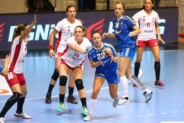 Handball, Damen, EM Qualifikation, Polen - Färöer 2019.09.25 Kwidzyn Pilka reczna Mecz Kwalifikacyjny Mistrzostw Europy w Pilce Recznej Kobiet 2020 Polska - Wyspy Owcze N z Joanna Drabik Liv Sveinbjornsdottir Poulsen Foto Piotr Matusewicz PressFocus 2019.09.25 Kwidzyn Women handball EHF Euro 2020 Poland - Faroe Islands Joanna Drabik Liv Sveinbjornsdottir Poulsen Credit: Piotr Matusewicz PressFocus NEWSPIX.PL --- Newspix.pl  20190925_PF_PM192