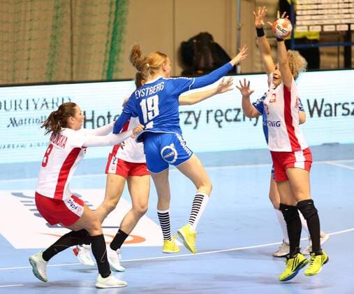 Handball, Damen, EM Qualifikation, Polen - Färöer 2019.09.25 Kwidzyn Pilka reczna Mecz Kwalifikacyjny Mistrzostw Europy w Pilce Recznej Kobiet 2020 Polska - Wyspy Owcze N z Monika Kobylinska Marianna Geirsdottir Eystberg Sylwia Matuszczyk Foto Piotr Matusewicz PressFocus 2019.09.25 Kwidzyn Women handball EHF Euro 2020 Poland - Faroe Islands Monika Kobylinska Marianna Geirsdottir Eystberg Sylwia Matuszczyk Credit: Piotr Matusewicz PressFocus NEWSPIX.PL --- Newspix.pl  20190925_PF_PM202