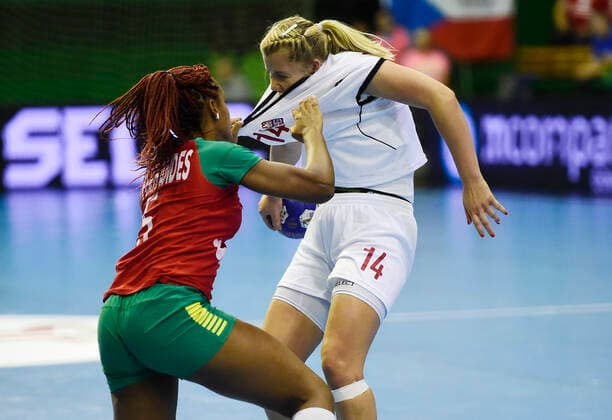 Sport Bilder des Tages L-R Patricia Fernandes (Portugal) and Kamila Kordovska (Czech) in action during the Qualifier for women s handball European Championship, EM, Europameisterschaft Czechia vs Portugal in Olomouc, Czech Republic, September 25, 2019. (CTKxPhoto LudekxPerina) CTKPhotoP201909251132101  LPE 014