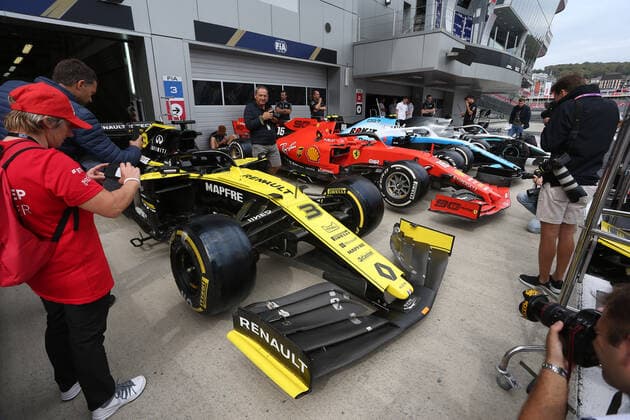 Photo4 LaPresse 26 09 2019 Sochi, Russia Grand Prix Formula One Russia 2019 In the pic: Renault Sport F1 Team RS19, Scuderia Ferrari SF90, Sir Frank Williams (GBR),Team Principal Williams F1 Team and Mercedes AMG F1 W10 EQ Power waiting for technical checks  Copyright: xPhoto4 LaPressex