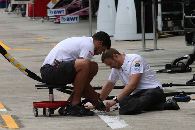 Photo4 LaPresse 26 09 2019 Sochi, Russia Grand Prix Formula One Russia 2019 In the pic: McLaren mechanics at works  Copyright: xPhoto4 LaPressex